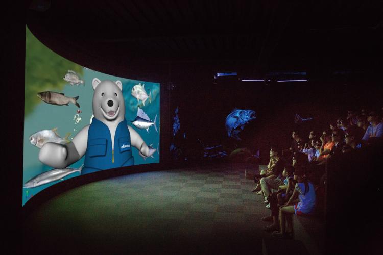  二樓釣魚故事館~3D海洋劇場，適合親子共同觀賞的3D視覺特效影片，內容兼具趣味性與知識性，吉祥物北極熊帶你認識台灣釣點。